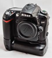Фотокамера цифрова дзеркальна Nikon D90 body + Батарейний блок Nikon MB-D80